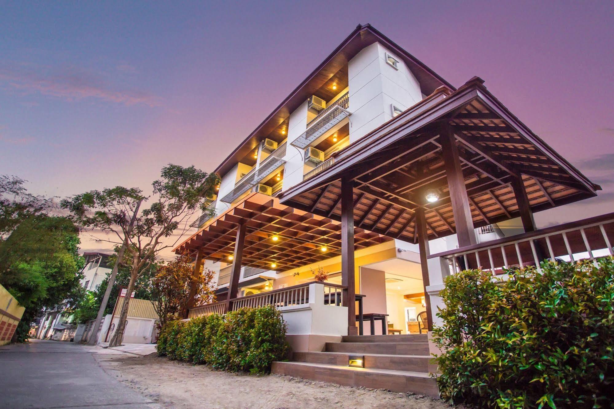 Rendezvous Classic House Chiang Mai Bagian luar foto